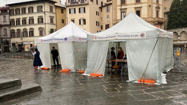 Due tende per i tamponi da oggi in piazza dell'Unità