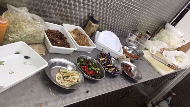 Ristorante all'aperto completamente abusivo