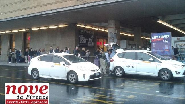 Trasporto passeggeri a Firenze: taxi fermi, proteste e disagi