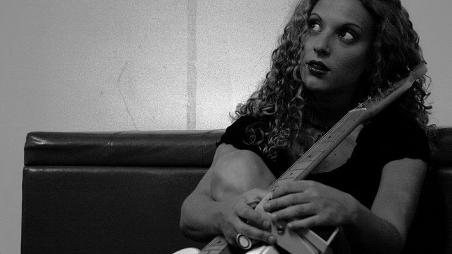 Samuela Schilirò in concero a Colle val d'Elsa