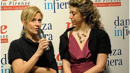 Una signora della danza contemporanea italiana allo stand di Nove