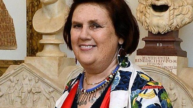 Renzi consegna Fiorino d'oro di Firenze alla giornalista di moda Suzy Menkes
