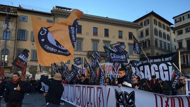 Firenze: in Piazza Santa Croce la manifestazione