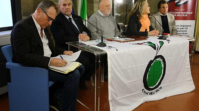 ​Girolio d’Italia: turismo lento e scoperta del paesaggio olivetato