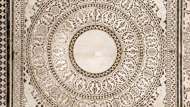 Animali fantastici nel pavimento marmoreo intarsiato del Battistero