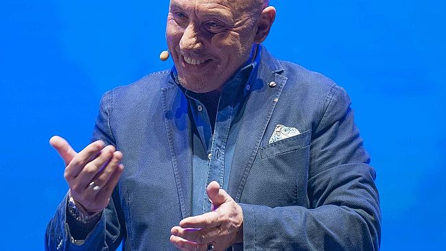 Maurizio Battista torna sul palcoscenico dell’Obihall di Firenze