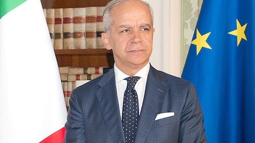 Manganellate ai minorenni: perché Piantedosi non si dimetterà