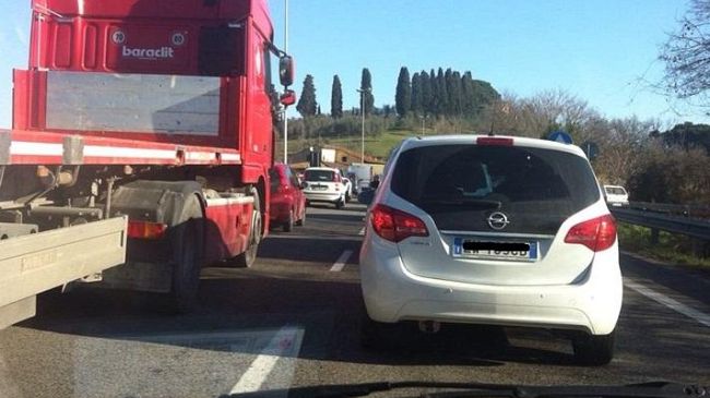 Maxitamponamento in A1, 12 km di coda tra Firenze Sud e Incisa