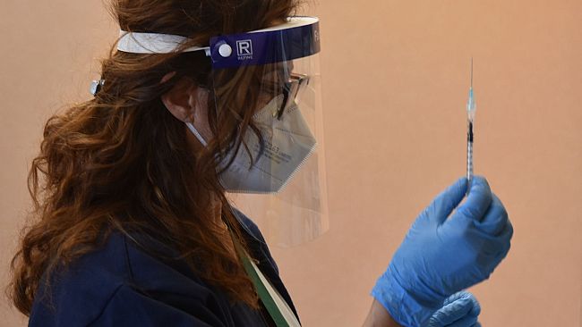 Toscana: vaccini h24, anche a casa per gli over 80