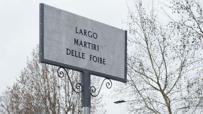 Largo Martiri delle Foibe: nuova targa toponomastica bifacciale