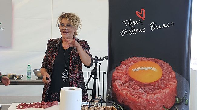 In cucina alla Fiera alla Pieve di Sinalunga con chef e massaie