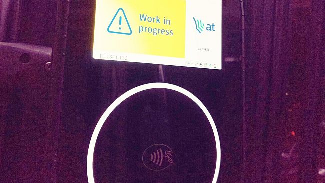 At, presto si potrà pagare il biglietto sul bus con contactless 