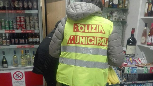 Alcol, minimarket super recidivo: sospensione record