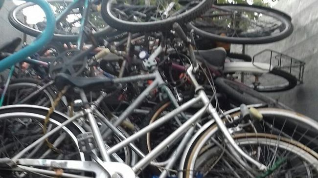 Biciclette rimosse a Firenze: se fuori posto sono relitti