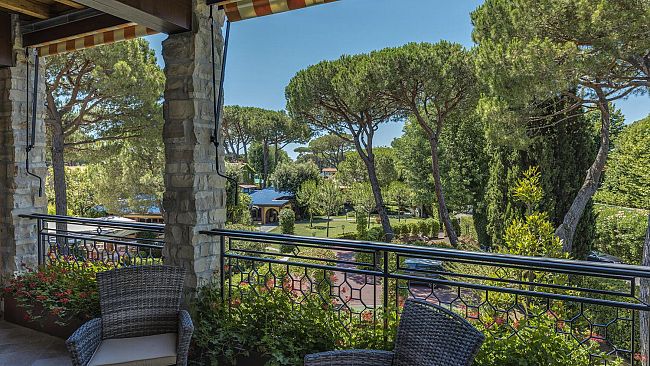 Lusso a bordo piscina: la Toscana esclusiva