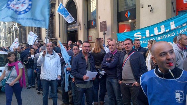 Polizia e Forze Armate in piazza anche a Firenze, ma senza autorizzazione