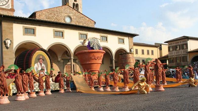 83° Festa dell'Uva, le Sante Marie brindano ad