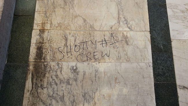 Scritta sul Battistero: indagini per identificare il vandalo