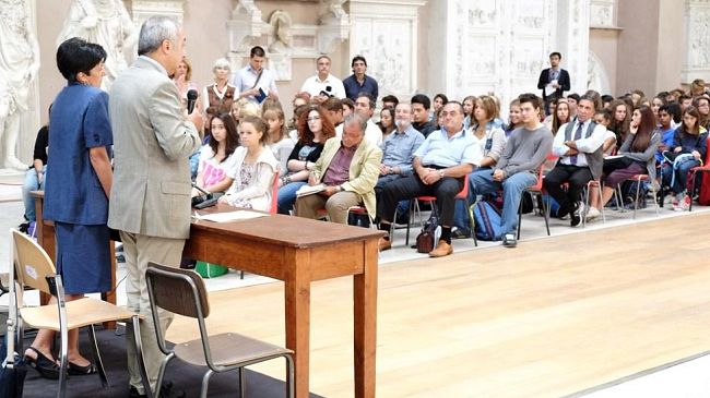 Al via le lezioni nelle secondarie, 40mila studenti sui banchi