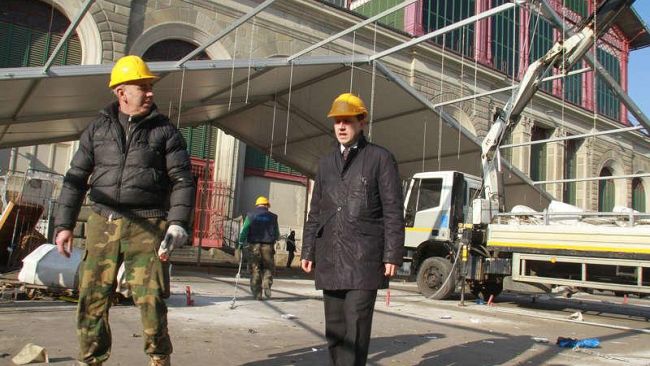 Smantellato oggi il tendone in piazza del Mercato