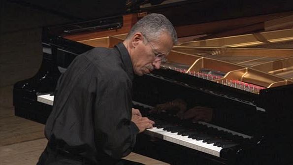 Keith Jarrett a Firenze : inizio concerto alle ore 20, anziché alle 21
