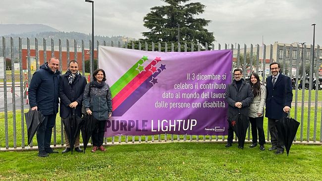 Disabilità, striscione viola con Eli Lilly