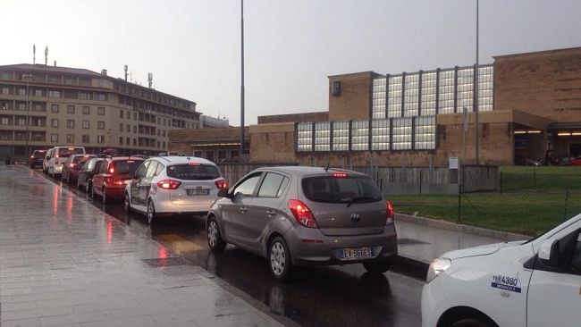 Più turisti, più taxi: dal 25 aprile 60 licenze temporanee a Firenze