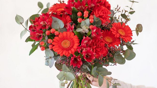 San Valentino: cura di sé, fughe d’amore e dolci in un dono speciale