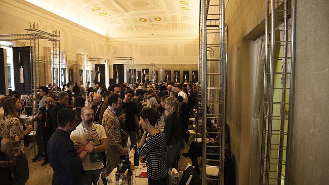 con-lenoteca-itinerante-i-vini-dei-grandi-cru-della-costa-toscana-a-casa