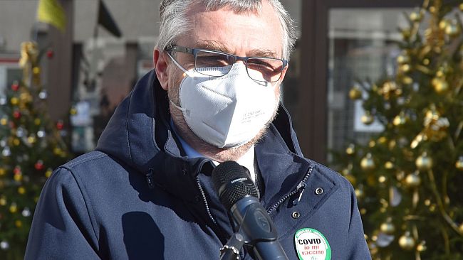 Vaccini covid, Toscana verso il doppio sistema per gli under e gli over 80