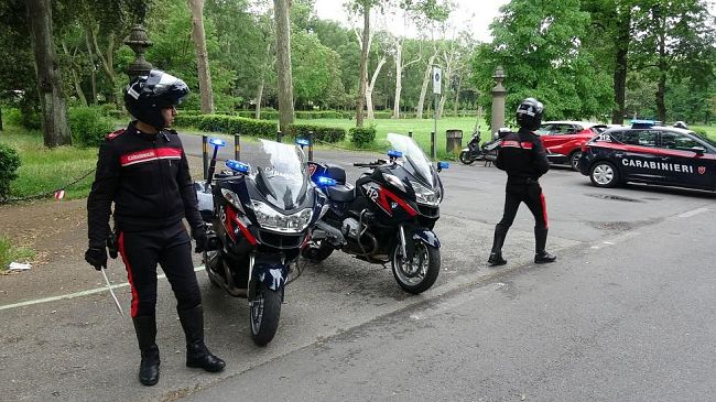 Aggressione alle Cascine: ubriaco minaccia di morte un commerciante