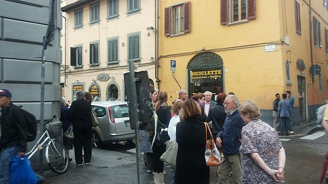Via Palazzuolo: residenti in strada per chiedere aiuto