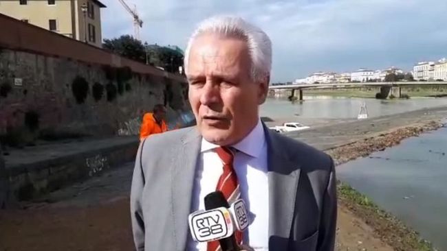 Alluvione di Firenze: scoperta in Arno una targa di 200 anni fa