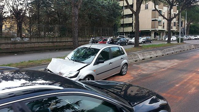 Incidente Dalmazia: auto contromano nel sottopasso