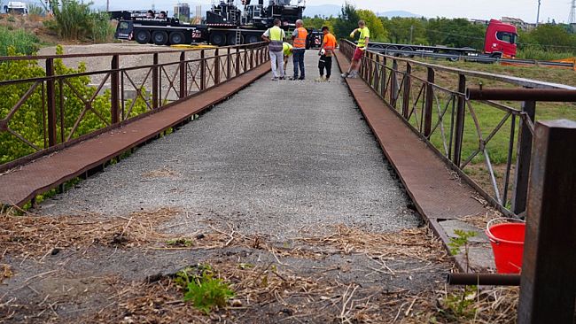Firenze demolisce un simbolo: il ponte dei “cazzotti” a Mantignano
