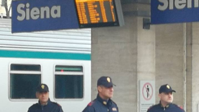 Sorpreso ad attraversare i binari, migrante racconta la sua storia agli agenti