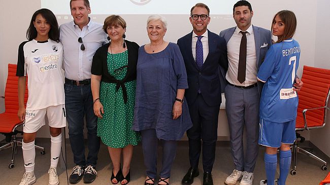 Il Siena presenta la maglie e ci mette il cuore