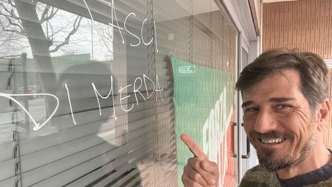 Viale Corsica, imbrattata la sede di Forza Italia