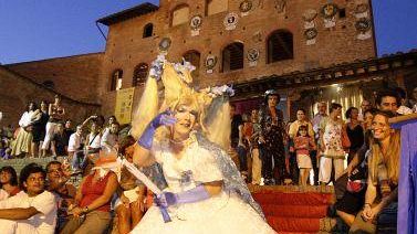 Mercantia: 80 spettacoli per sera di prosa, circo, figura, street band, artigiani dal vivo, arte