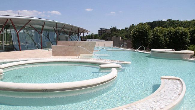 A Chianciano Terme nuove piscine Theia e centro medico