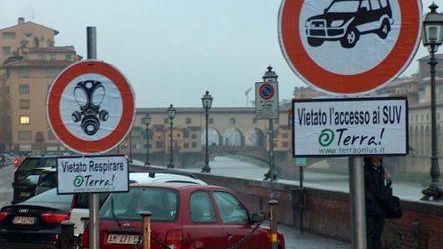 Firenze: questa notte azione dell’associazione ambientalista Terra!