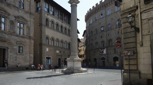Colonna di piazza Santa Felicita senza più barriere