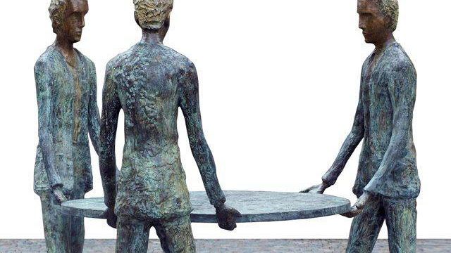 In  mostra  a  Pietrasanta  le “Controversie” di Barni  .