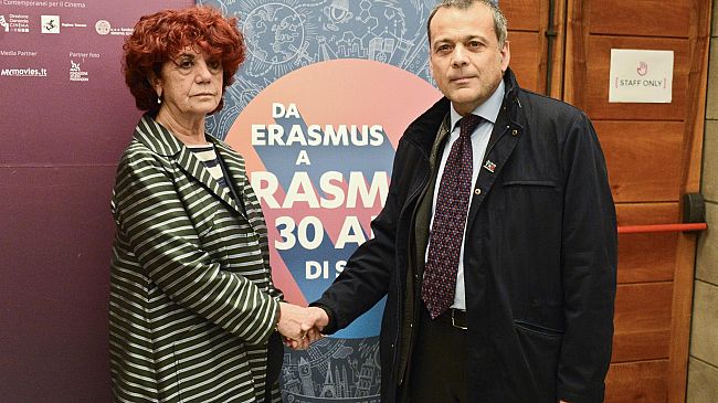 Festival d'Europa: una maxi torta per i 30 anni di Erasmus