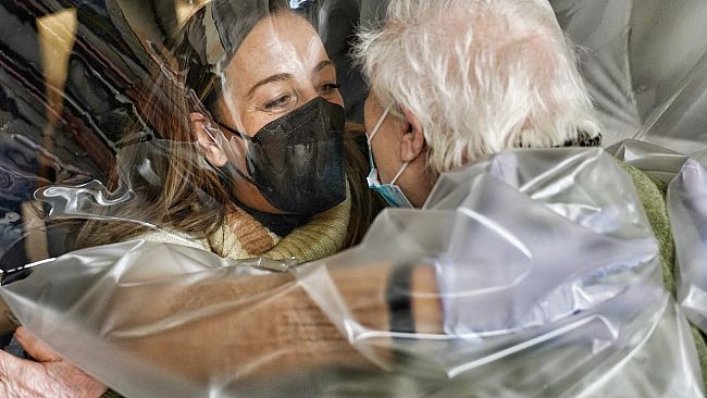 Coronavirus: a Montedomini tornano gli incontri tra anziani e familiari