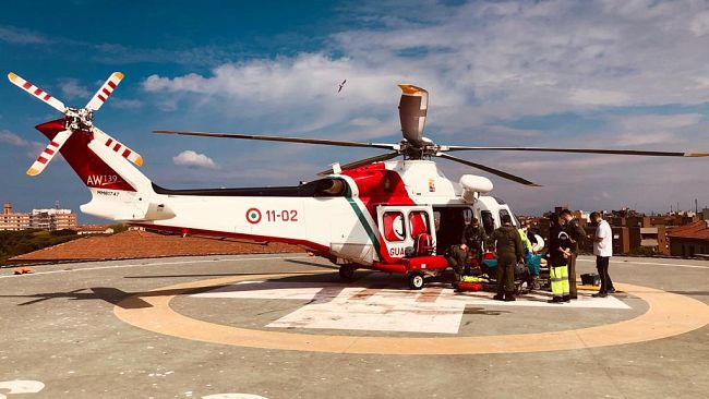 Livorno, spettacolare soccorso a un marinaio grazie a Nemo