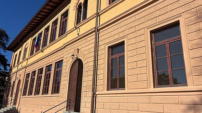 Scuola toscana: nuovi edifici e cattedre vuote
