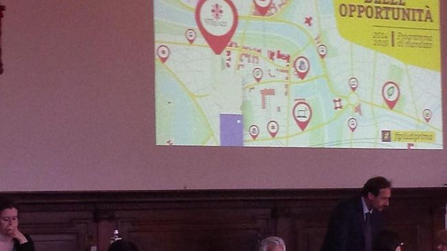 Nardella presenta Firenze Più di Prima: nelle slide c'è la cartina di Roma?