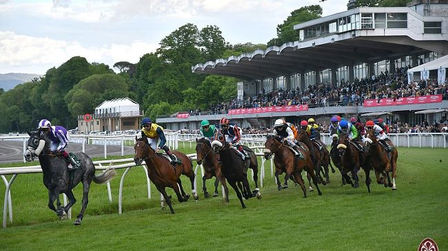 Corsa dell'Arno edizione 199, purosangue e cappelli d'autore