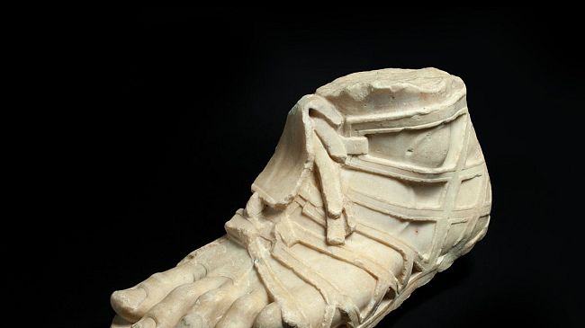 Le calzature come arte: mostra intrigante a Palazzo Pitti